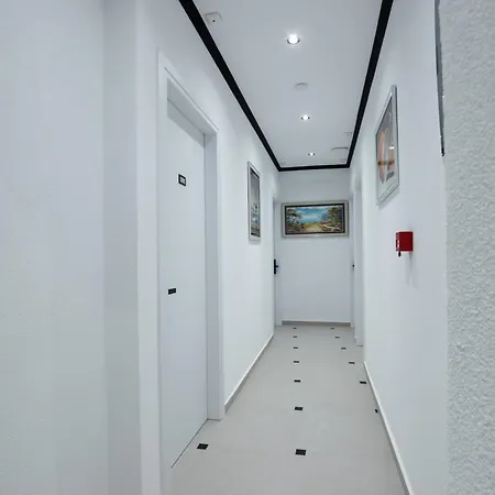 Bliss Hotel *